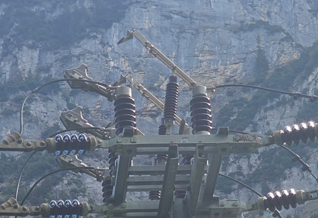ELE_MVOverheadLineDisconnector