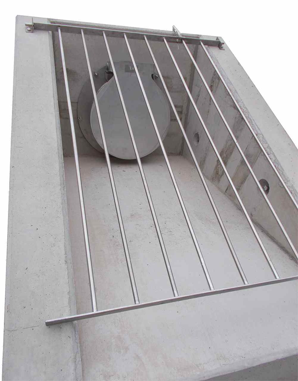 DischargeStructureBoundary