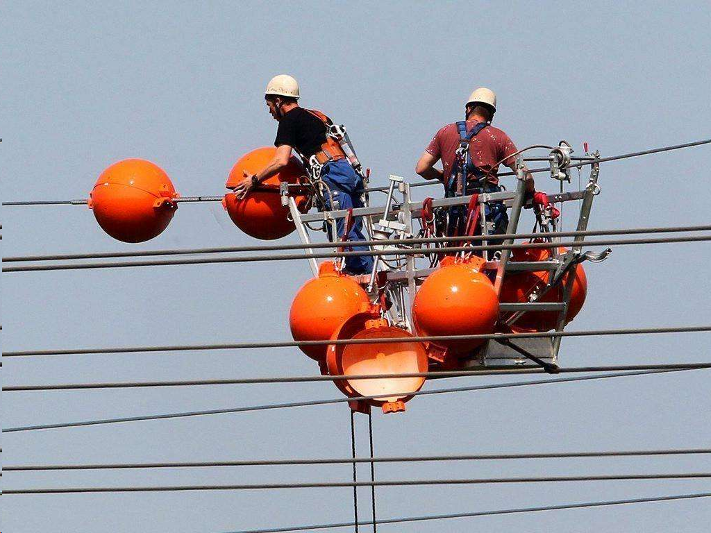 Mounting of warning spheres