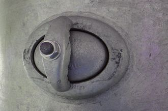 Trou d'accès (construction de réservoir sous pression)