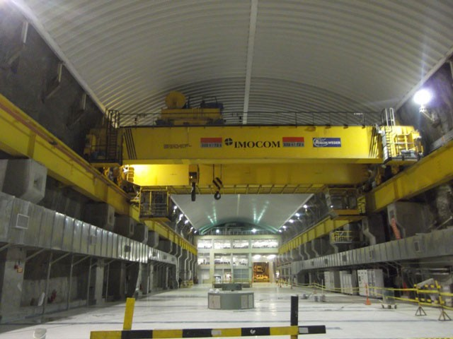 Grue dans le bâtiment des turbines