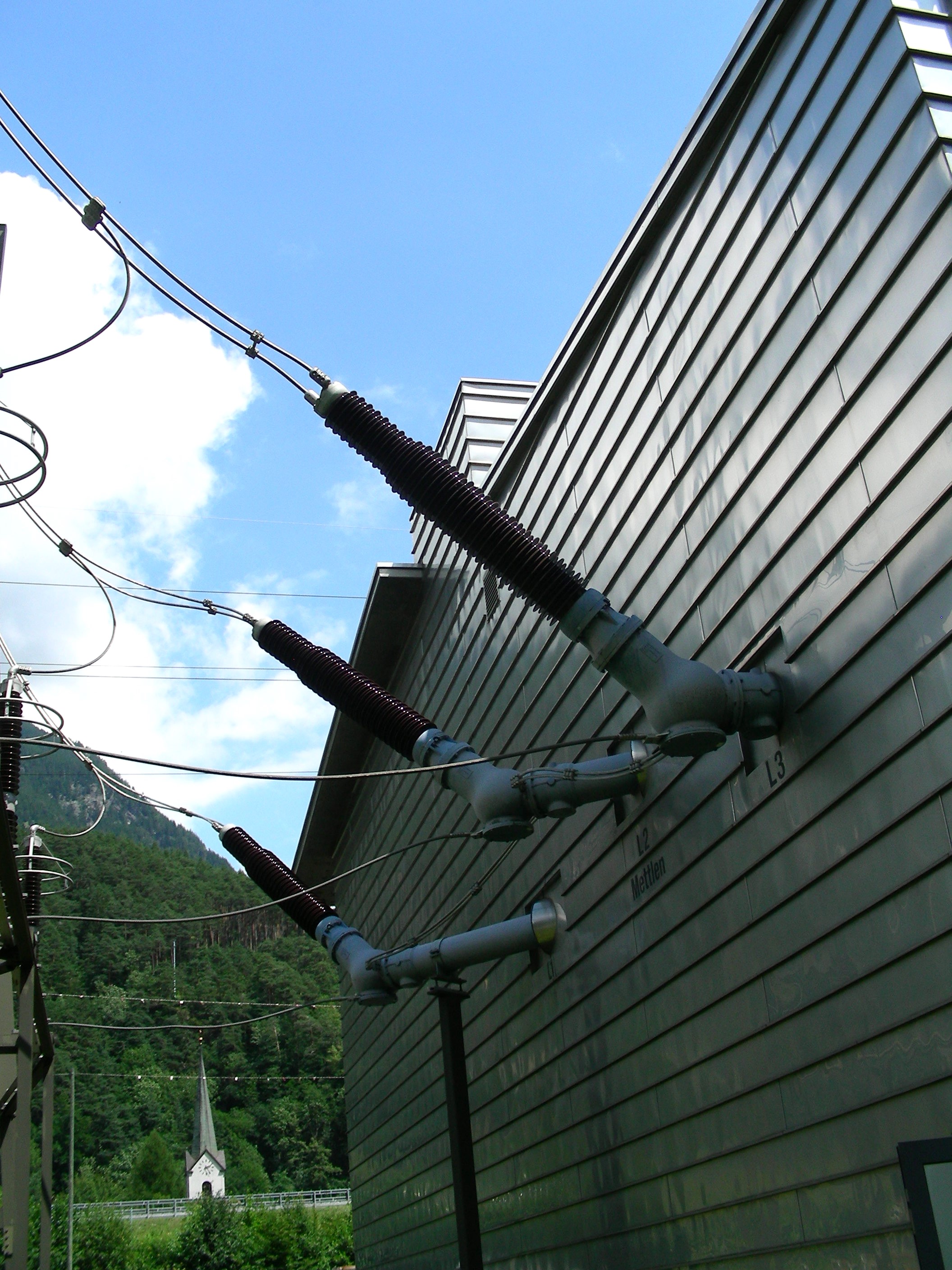 Passage mural pour ligne aérienne (Swissgrid interne 2021)